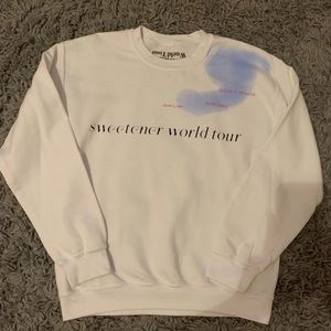 ariana grande white sweatshirt